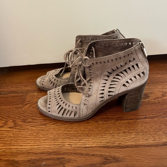 Vince Camino nude tarita cup out lace up sandals size 9 - Picture 1 of 3